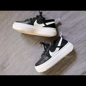 Nike Court Women’s sneakers